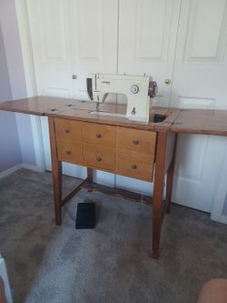 Bernina minimatic with cabinet