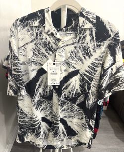 Nike Short Sleeve Button-Up Shirt Size M