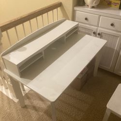 kids desk and chair