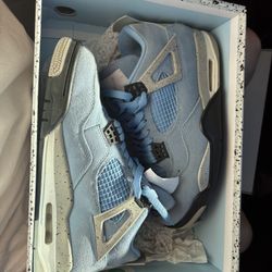 Jordan 4 University Blues 