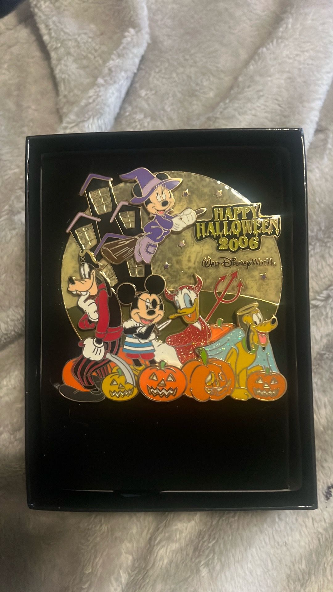 Halloween 2006 Walt Disney World Jumbo Pin Limited Edition 750 Pluto Pumpkin