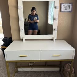 Vanity Desk + Lighted Mirror for Sale 