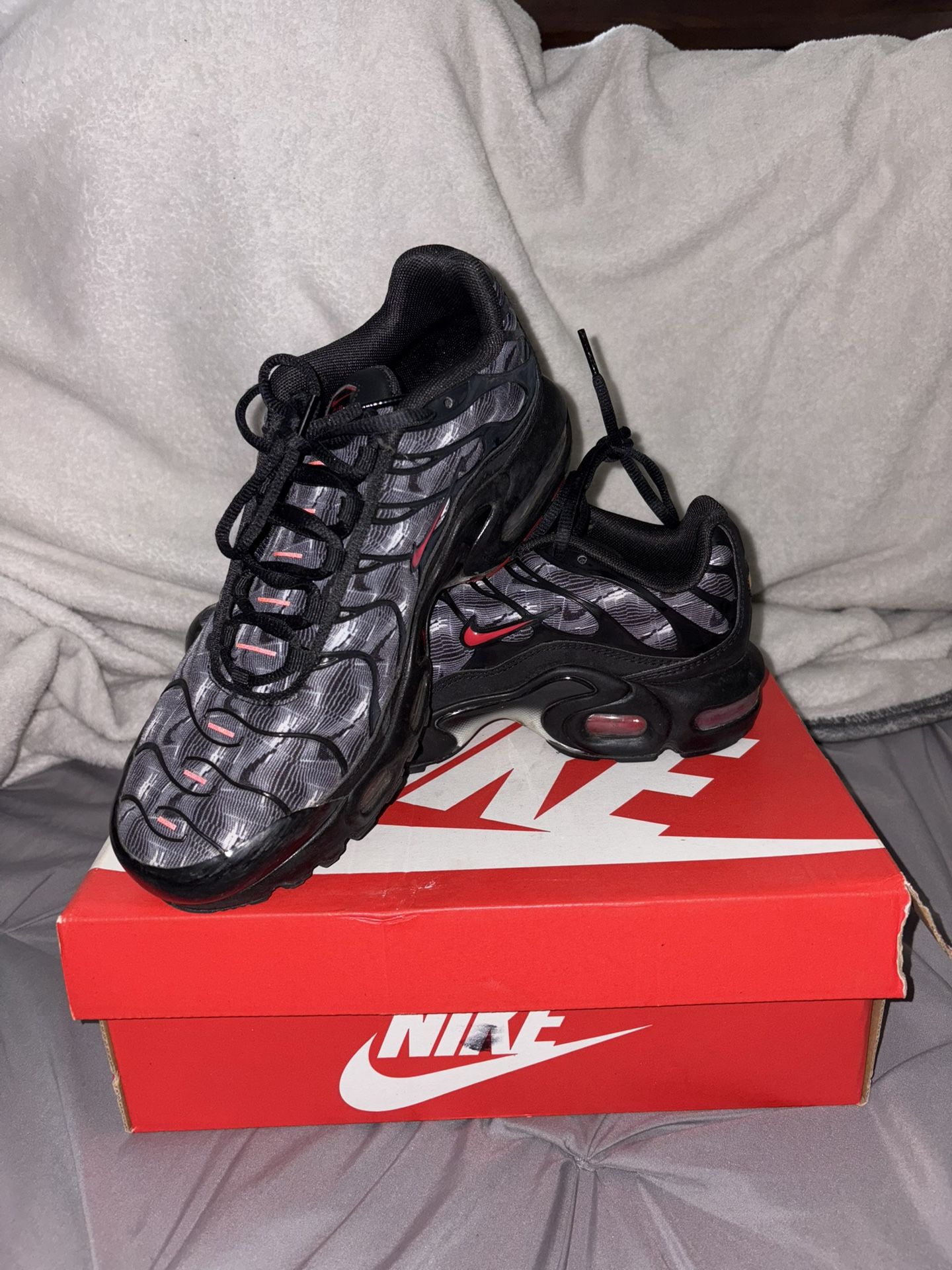Nike air max plus grade school