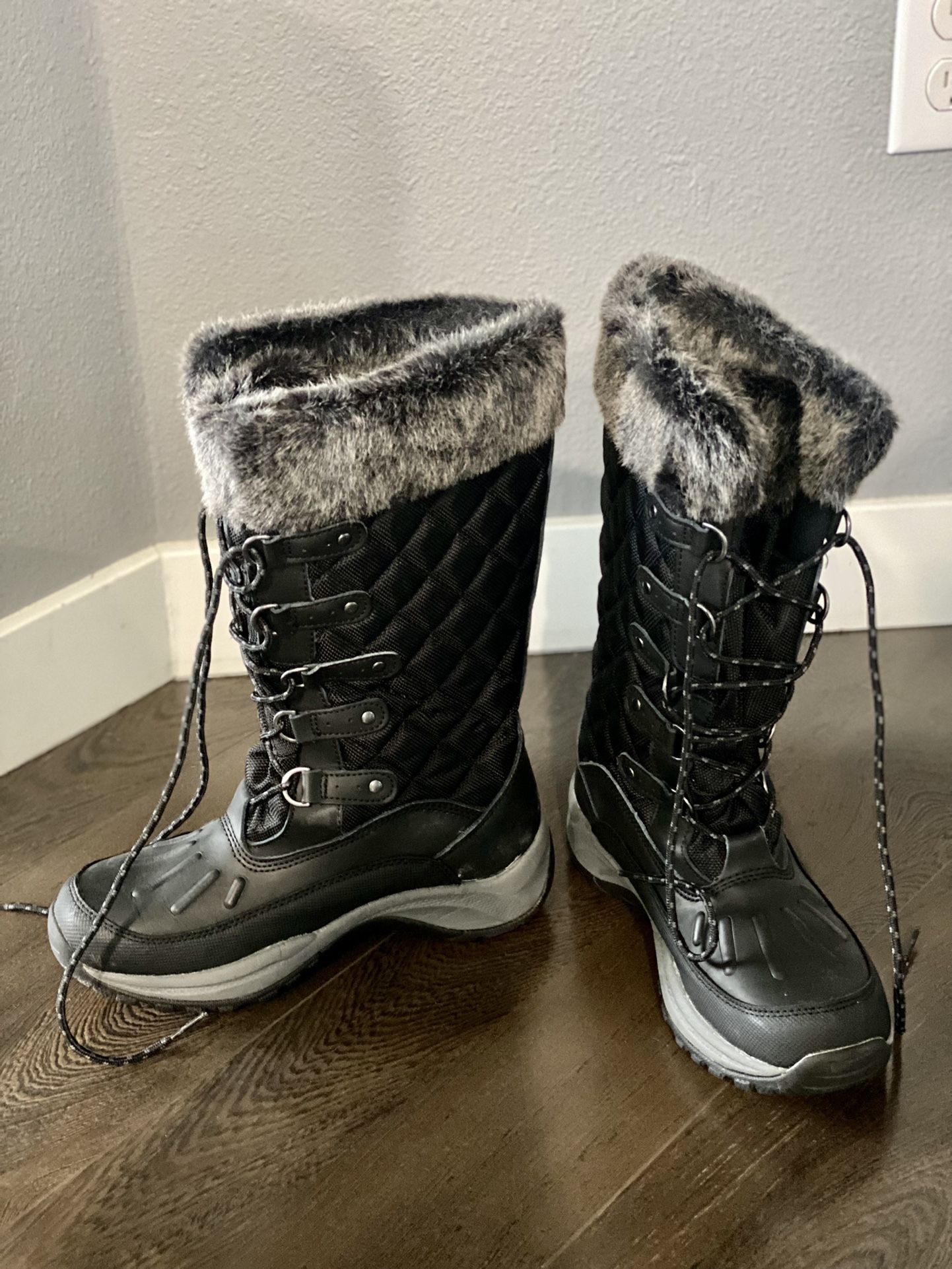 Womens Snow Boots Size 7