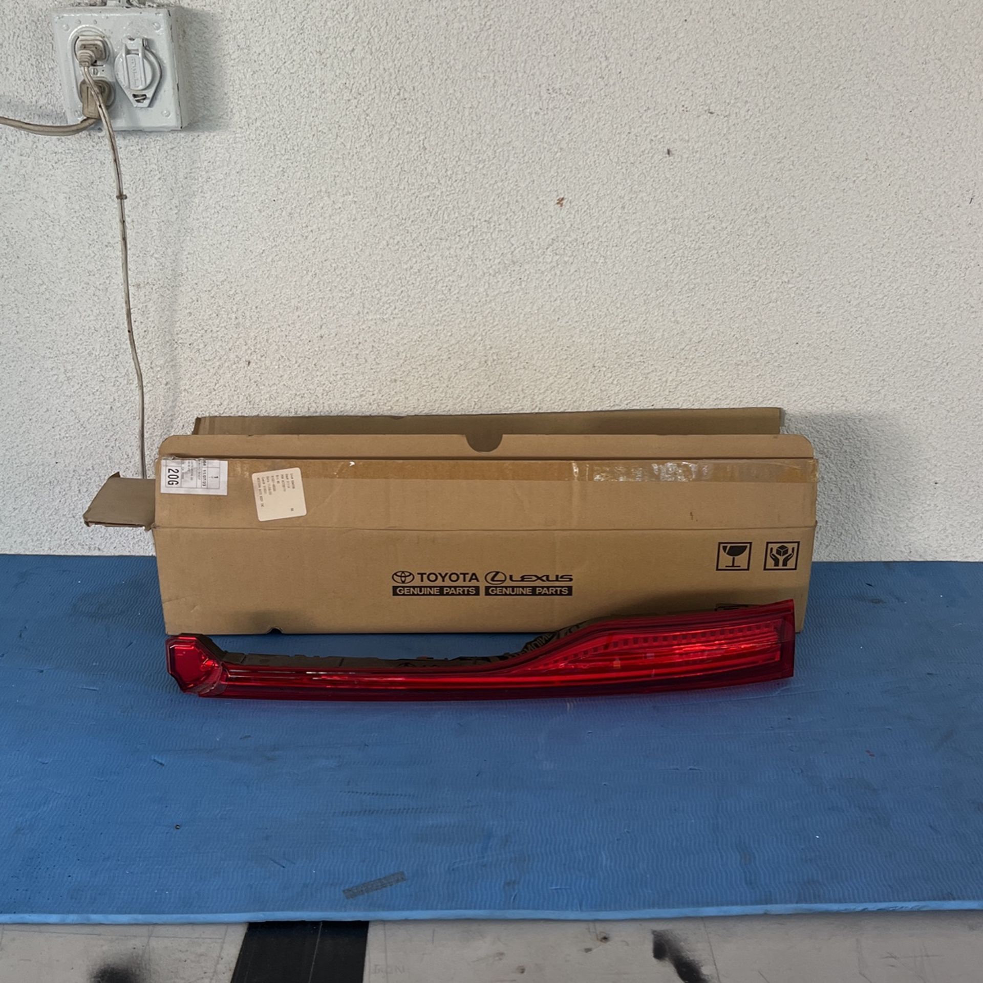 2021 - 2024 TOYOTA VENZA OEM REAR LEFT SIDE INNER LED TAILLIGHT LIGHT LAMP OEM