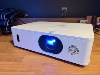5000 lumens Hitachi HDMI Projector video TV