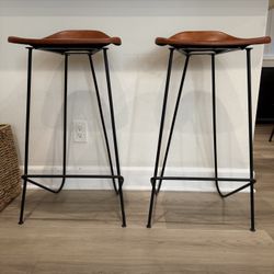 2 Brown Leather Saddle Seat Bar Stools Black Metal
