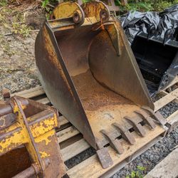 Full Size Excavator Bucket