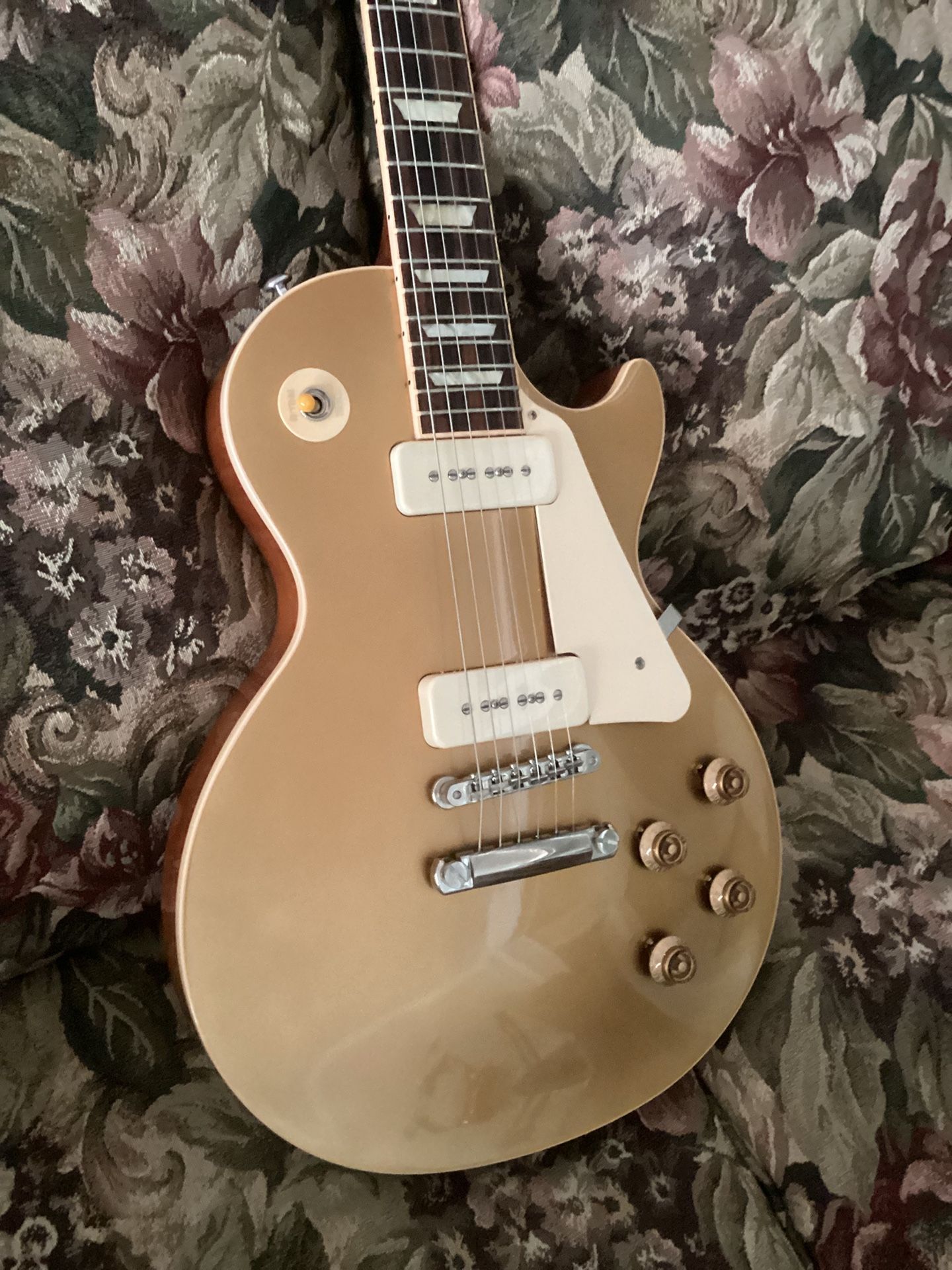 GIBSON LES PAUL Classic GOLDTOP! 2018, ‘60s Neck Profile, No Weight Relief! 9.8 lbs. MINT!! P-90s!!