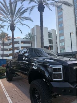 2005 Ford F-250 Super Duty 6.0 Power Stroke Diesel – Only 81K Miles – Fully Customized