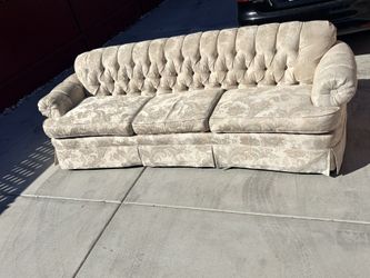 MCM BEAUTIFUL FLORAL 7 ft Curved sofa Like new