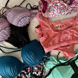Women’s swimsuit bundle – 6 pieces – size medium