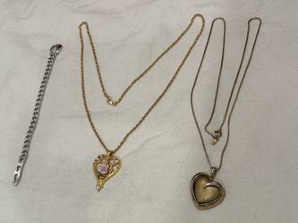 Lot Avon necklace & bracelet