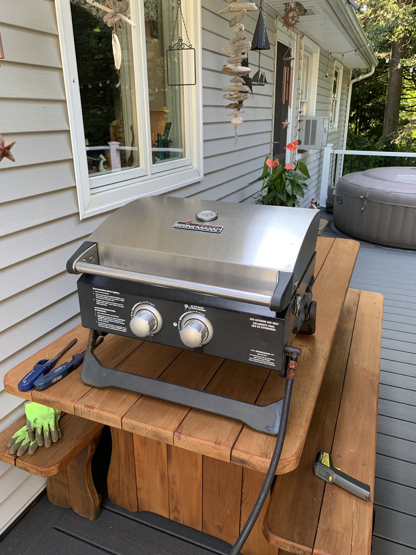 Brinkmann Table Top Gas Grill, Great Working Condition, 75. Or B.O