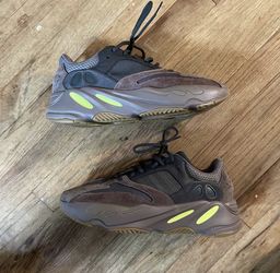Adidas Yeezy 700 Mauve