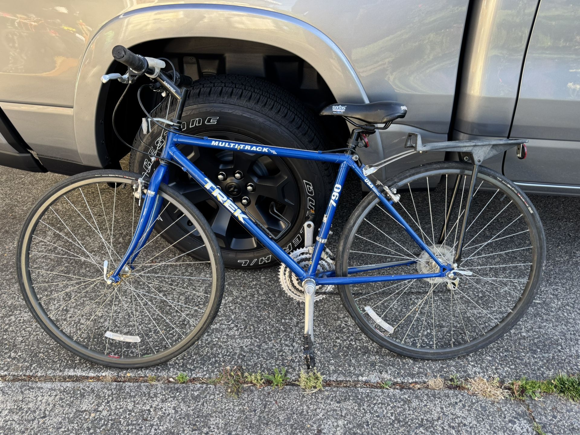Trek 17” Women’s Bike 790 Aluminum Road Tires. Multitrack