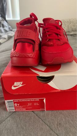 Nike Huarache red size 6 in boys/ 7.5 in women