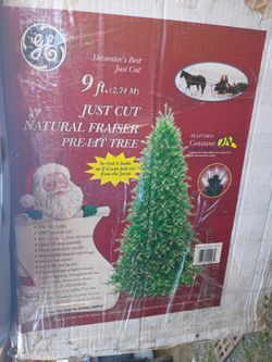 9ft Pre-lit Tree