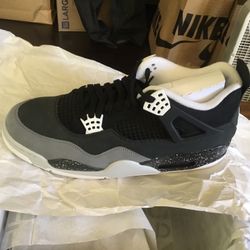 New Men’s Air Jordan 4 Retro size 13