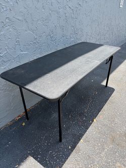 Folding table