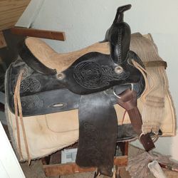 Western Saddle With Pad
