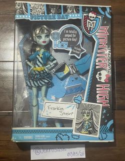 Original Gen 1 Picture Day Frankie Stein Monster High Doll