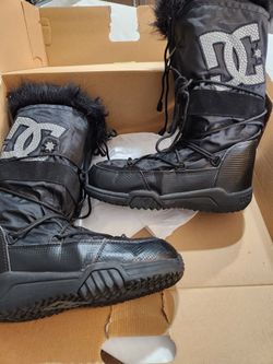 Vintage Women’s DC Chalet Snow Boots Faux Fur Black Size 9
