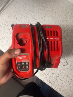 Milwaukee M12 & M18 Rapid Charger