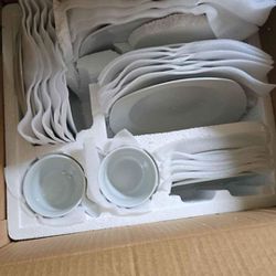 MALACASA Ivory White Dinnerware Set, 30-Piece Porcelain Dinnerware Sets,