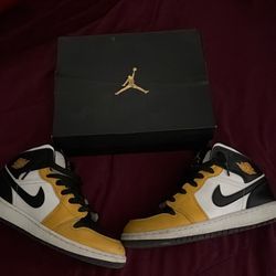 Jordan 1s size 5 or 5.5 the size tag ripped