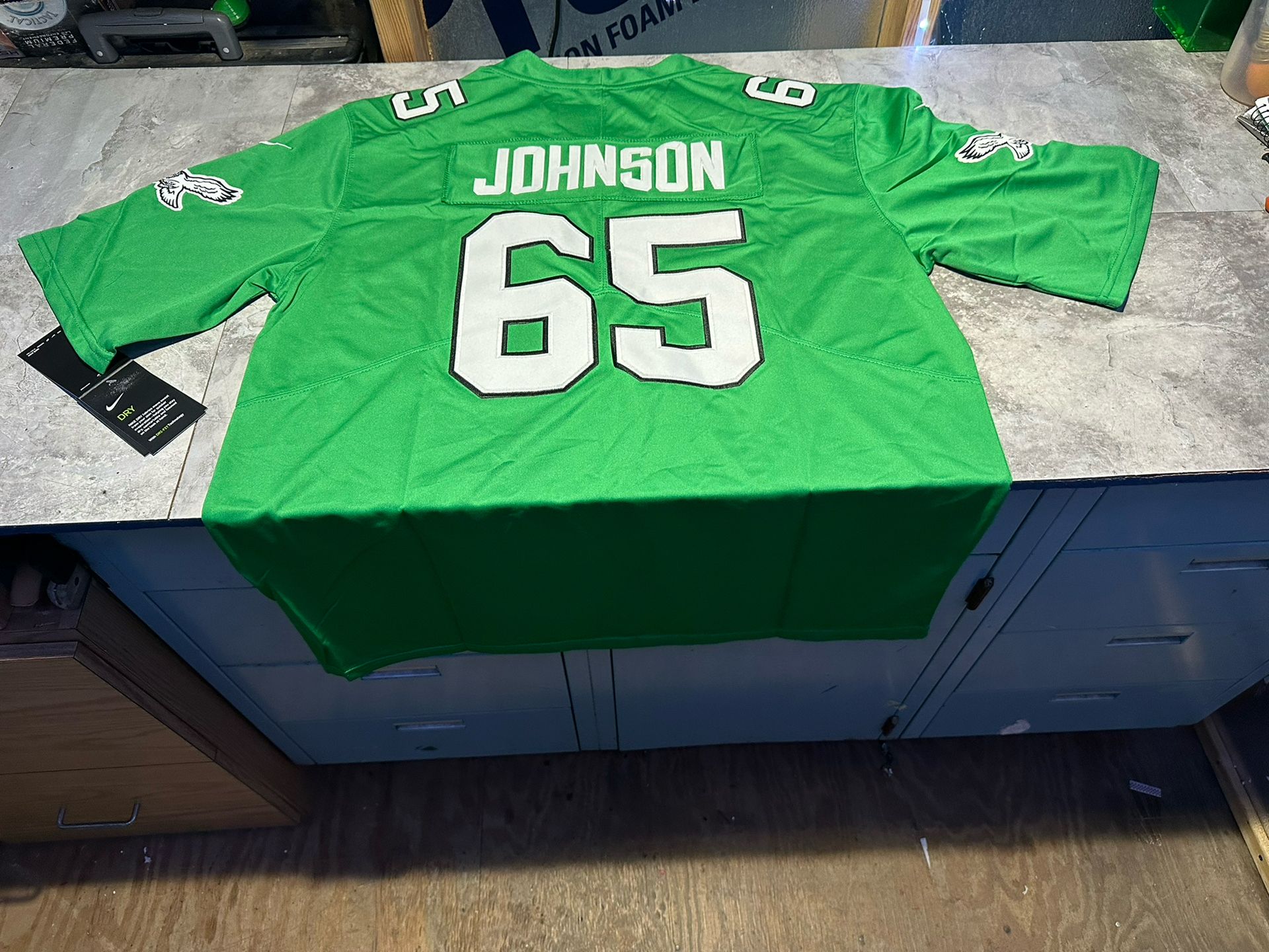 NWT Nike Men’s Philadelphia Eagles Lane Johnson Throwback Kelly Green Jersey. XL