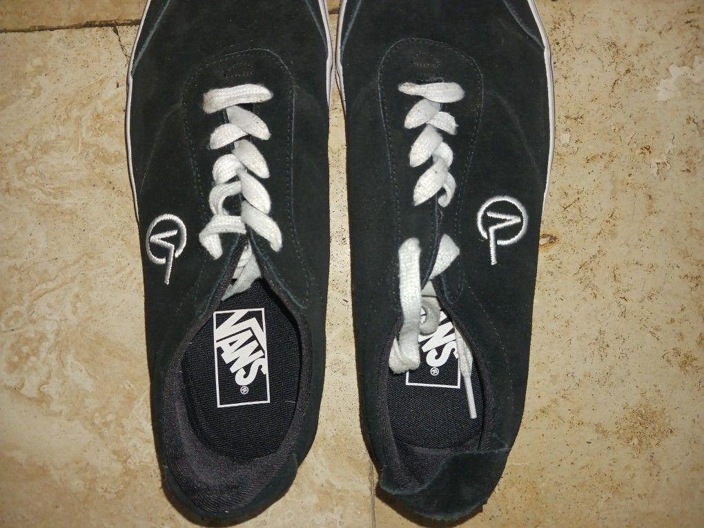 VANS Shoes, ( Size 9.5 ) Great Condition. First $15.00 takes them.