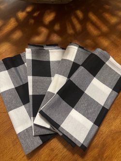 Black-and-white napkins
