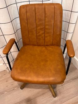 Mid Century Modern Desk Chair with Wooden Legs,