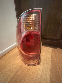 2005-2011 Tacoma OEM Tail light
