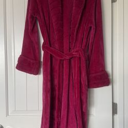 💗 BRAND NEW Plush Fuchsia Long Bathrobe – Ultra-Soft, Cozy, and Luxurious SIZE SMALL 4 to 6
