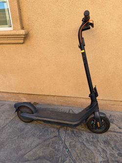 Segway E2 pro electric scooter ninebot e2 pro comes with charger like new asking $300