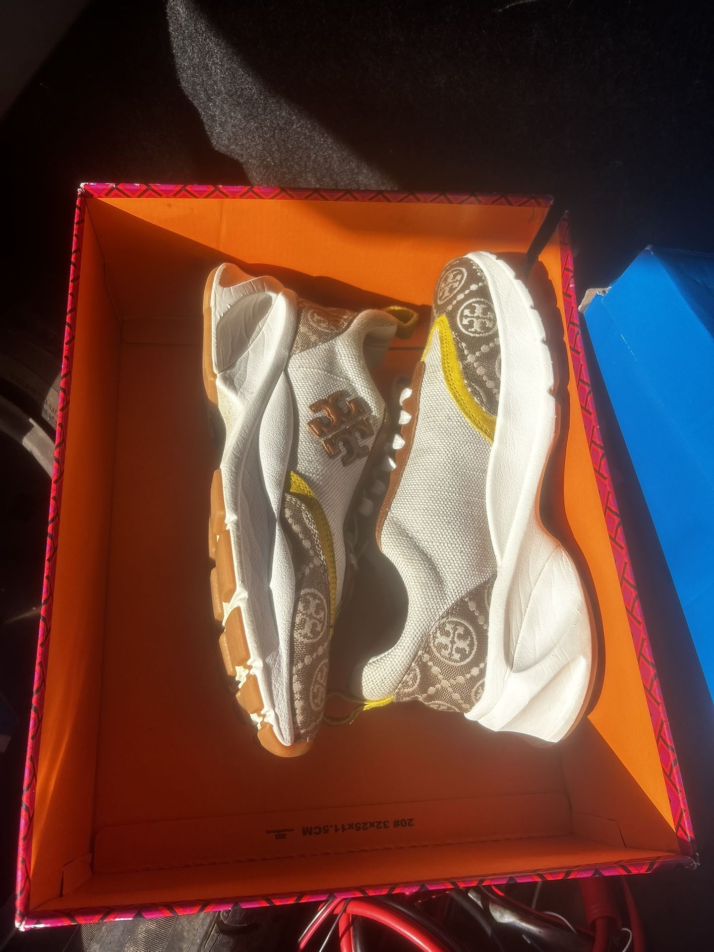 I’m Selling Women Shoes