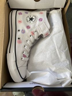 Brand new in box & Never worn! Converse Kids Embroidered Floral High Tops - Size 2!!