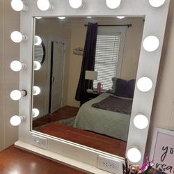 XL Hollywood Lights Vanity With Outlet