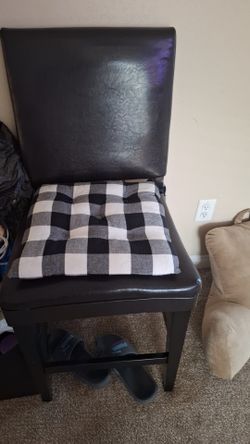 4 Chairs