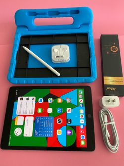 Apple IPad 8th Generation (10.2” Retina/ Latest iOS 26 / 2020 model) 32GB with kids case, Pen & Accessories