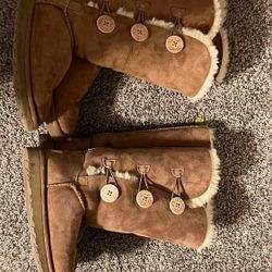 Uggs Bailey Button (one Pair)