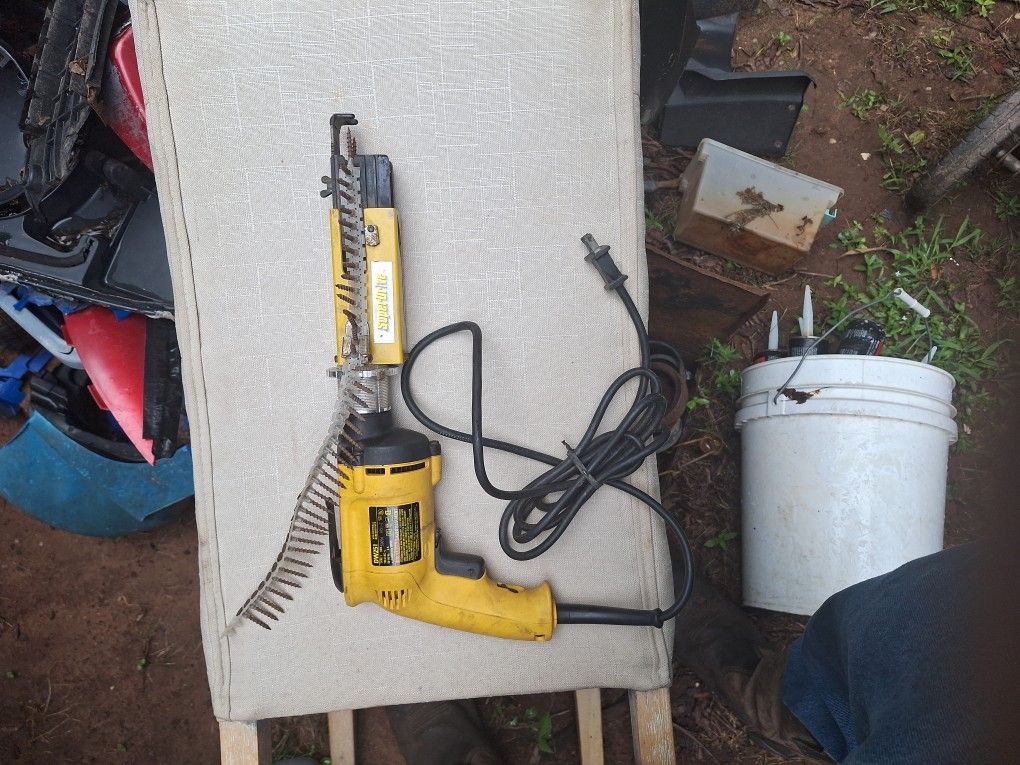 SUPER DRIVE AUTOMATIC LOADER DEWALT DRILL
