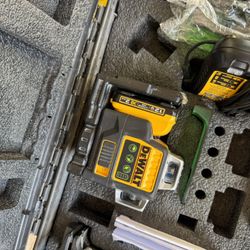 De Walt 360 Laser With Battery And Charger 