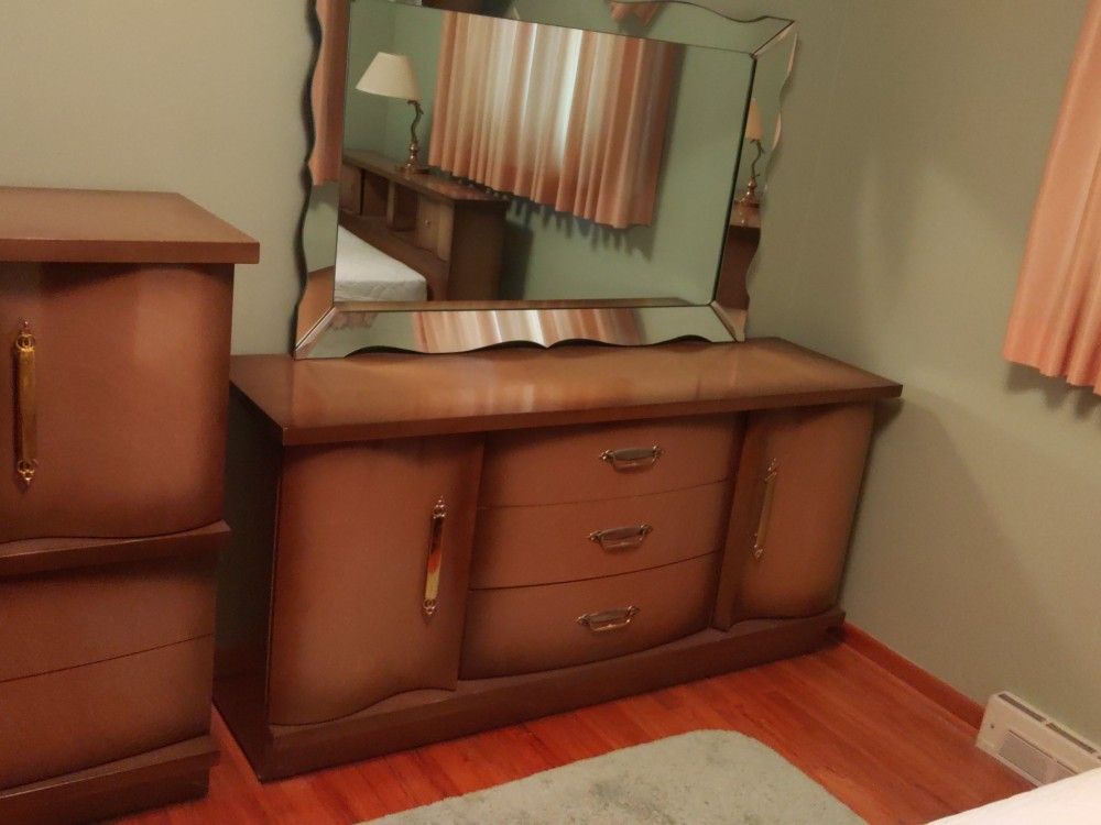 Mid Century Modern Bassett Bedroom Set