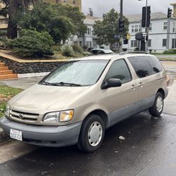 2000 Toyota Sienna