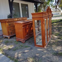 Free furniture must take complete dining room /bedroom set
