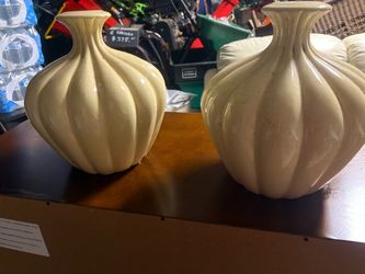 Vase pair