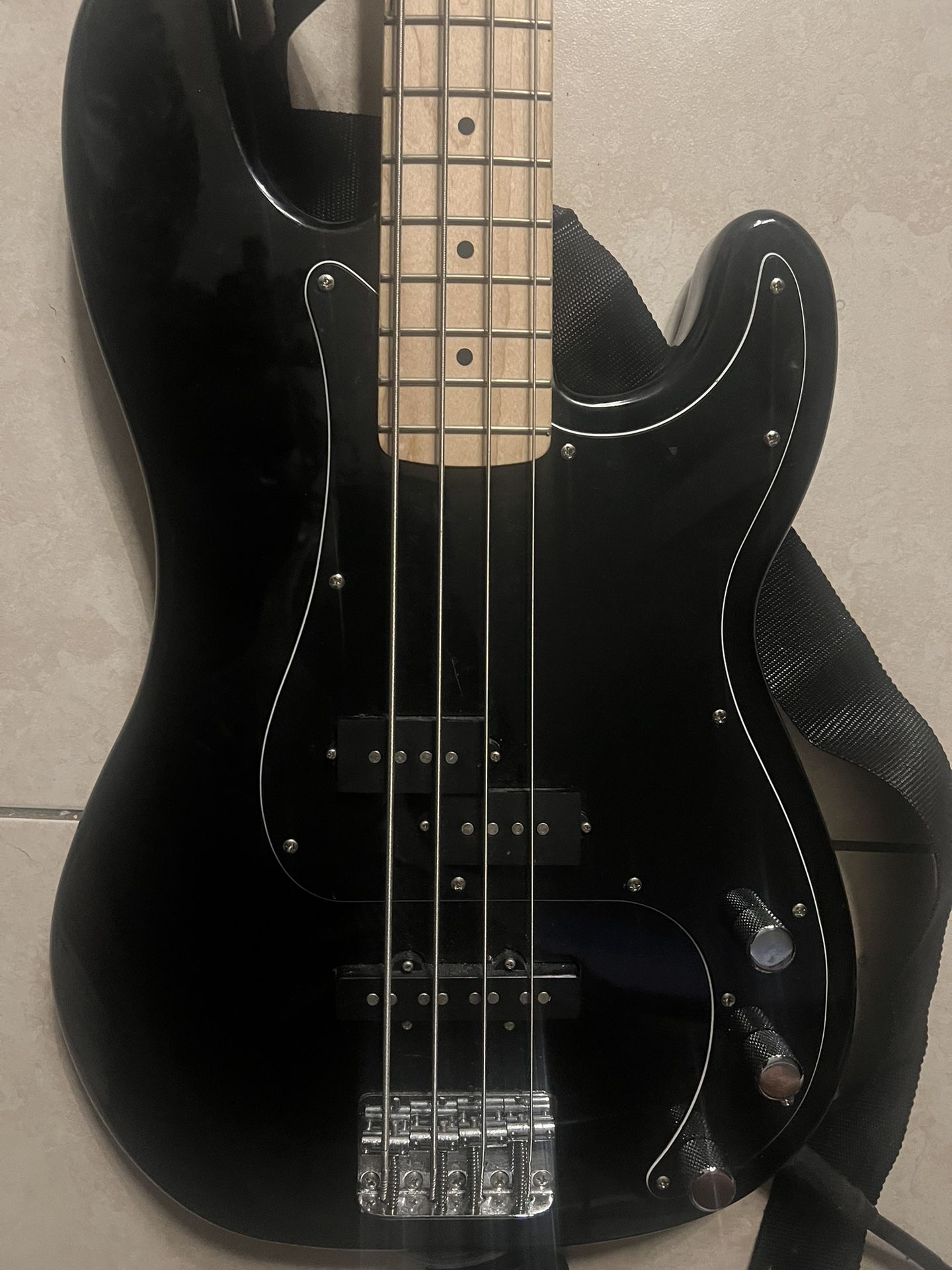 FENDER Squire Precision Bass ‘Black’